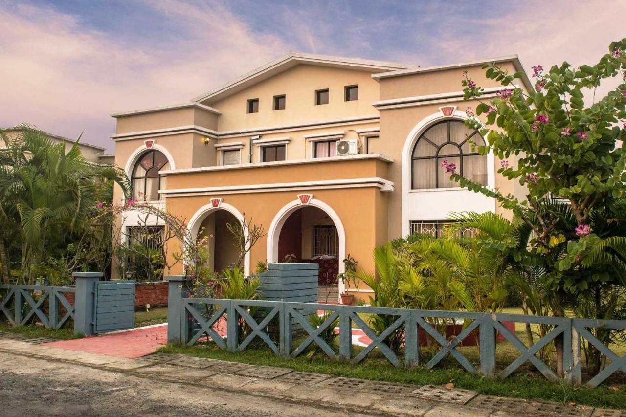 Taruchaya By Stayvista: Enchanting Retreat with Gazebo and Lush Lawn Raichak Exterior photo