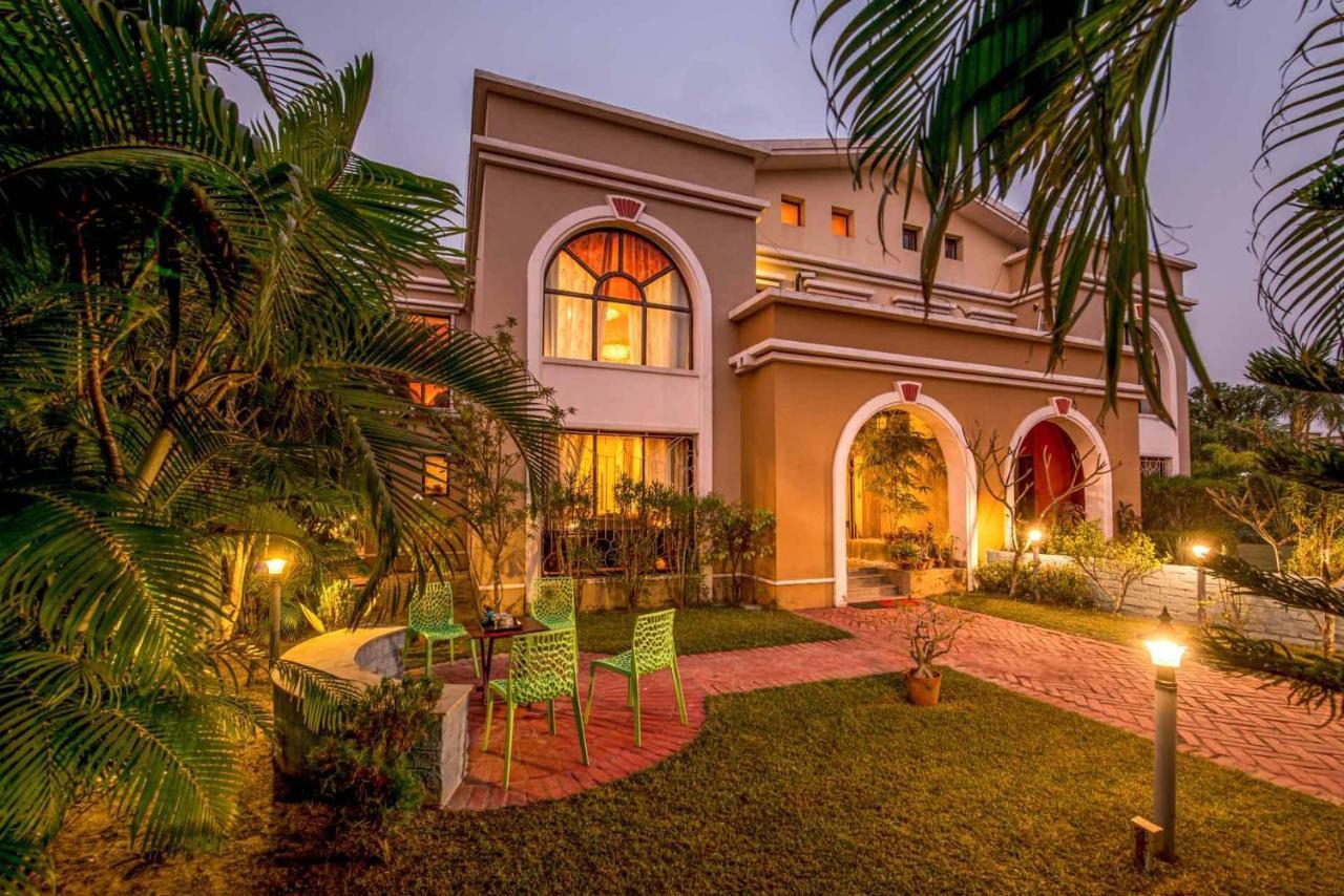 Taruchaya By Stayvista: Enchanting Retreat with Gazebo and Lush Lawn Raichak Exterior photo