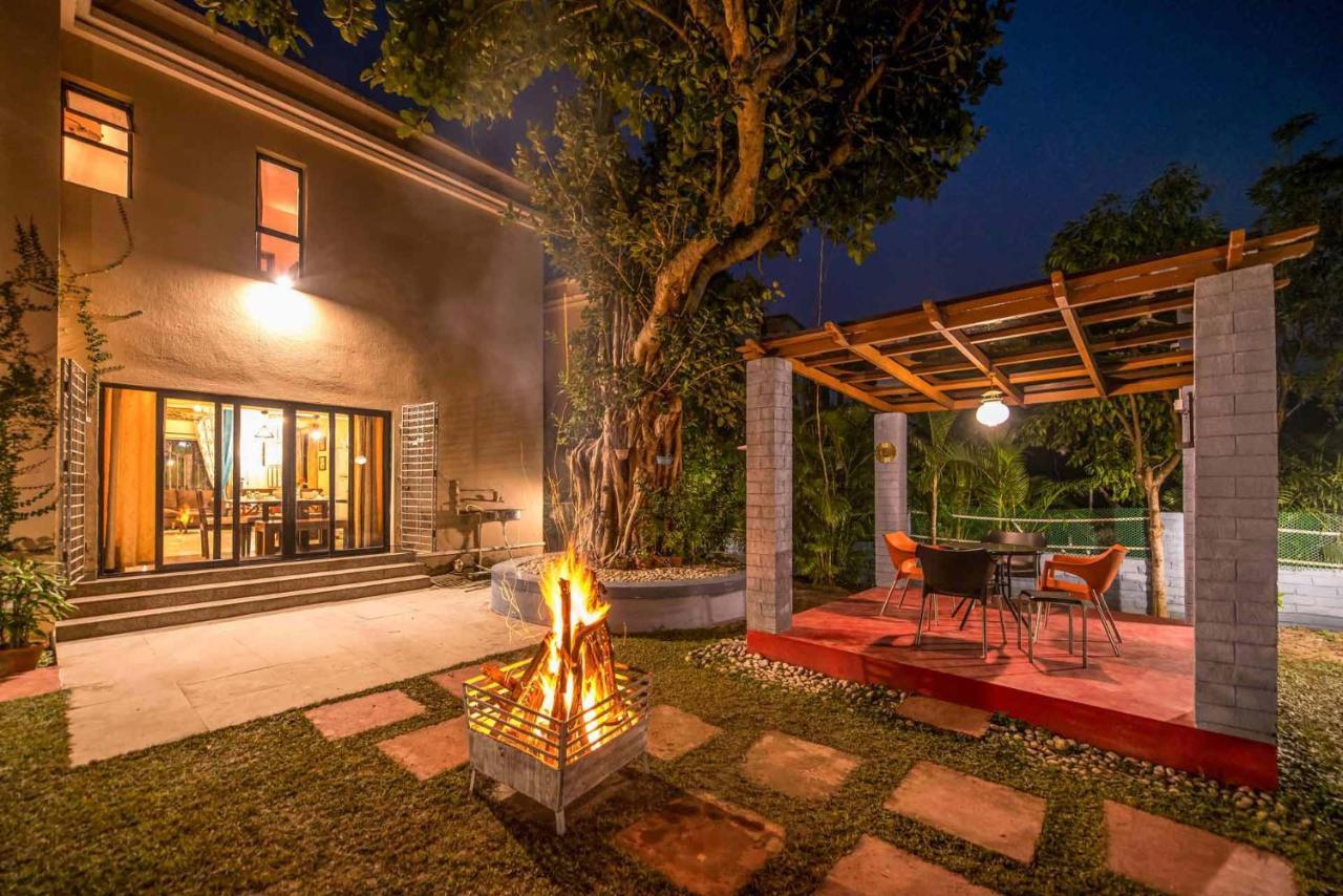 Taruchaya By Stayvista: Enchanting Retreat with Gazebo and Lush Lawn Raichak Exterior photo