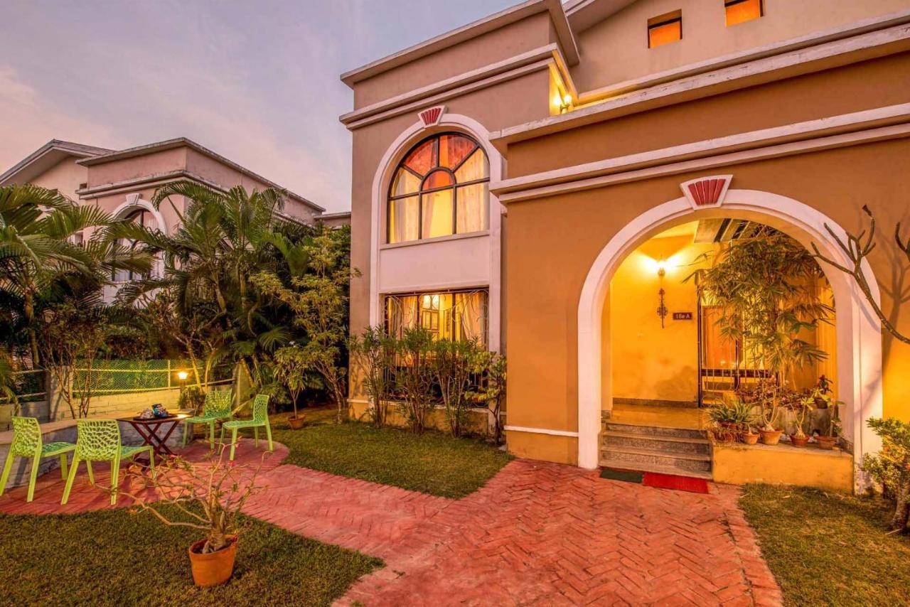 Taruchaya By Stayvista: Enchanting Retreat with Gazebo and Lush Lawn Raichak Exterior photo